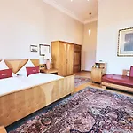 & Restaurant Waldschloss 4*