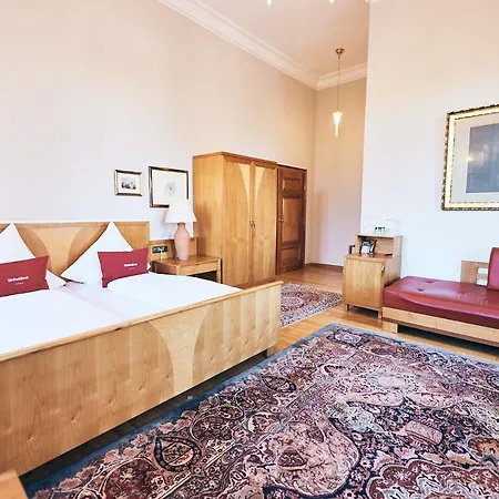 & Restaurant Waldschloss 4*