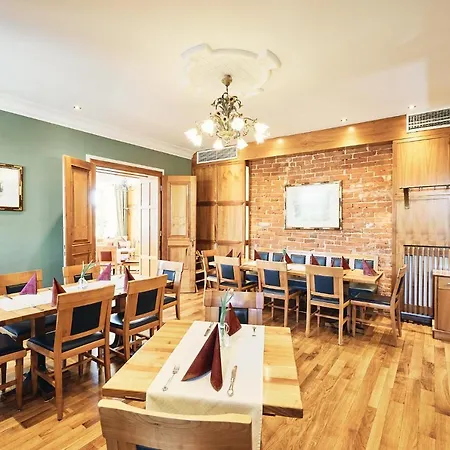 & Restaurant Waldschloss 4* Pasov