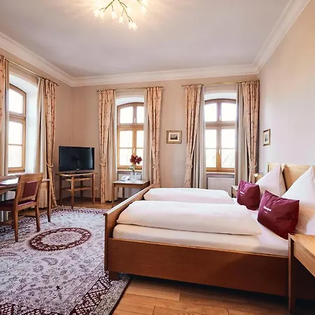 Hotell & Restaurant Waldschloss 4*