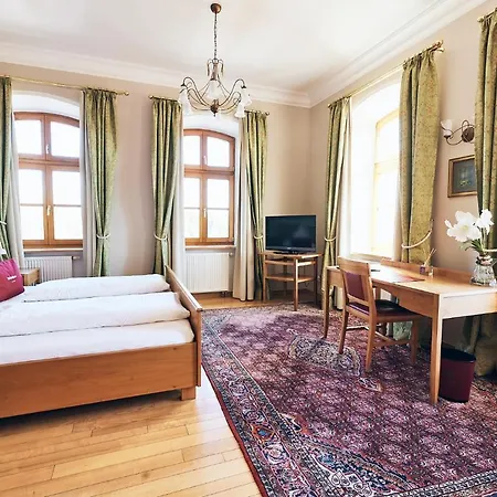 & Restaurant Waldschloss Отель