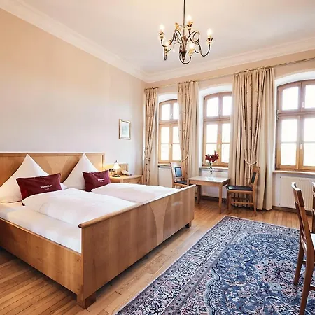 & Restaurant Waldschloss 4* パッサウ