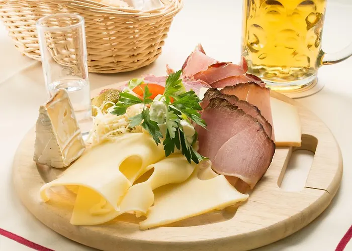 & Restaurant Waldschloss 4*