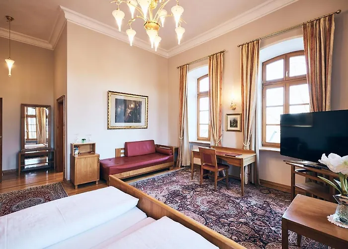 & Restaurant Waldschloss 4*