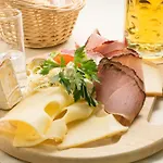 & Restaurant Waldschloss 4*