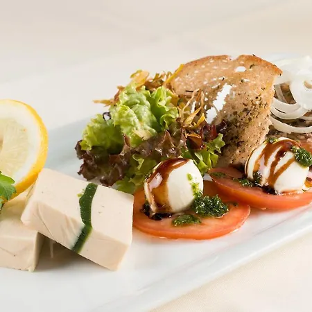Hotel & Restaurant Waldschloss 4*