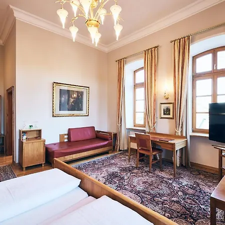 & Restaurant Waldschloss 4*