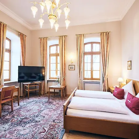 & Restaurant Waldschloss Hotel
