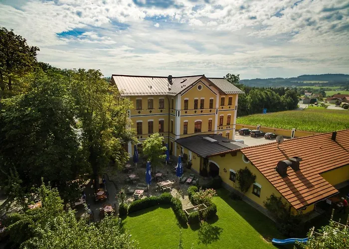 & Restaurant Waldschloss 4*