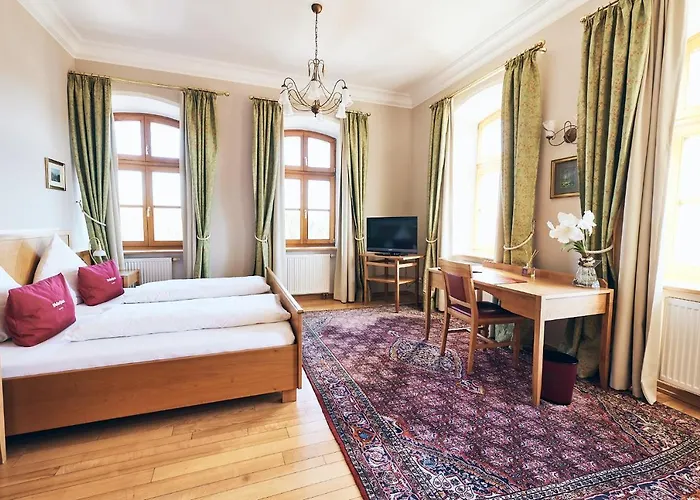 & Restaurant Waldschloss Otel